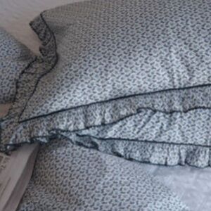 DÔEN Pillow Shams in Winter Ditsy ~ EUC